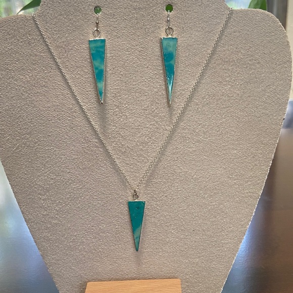 Source Unknown Jewelry - Chic Silver Plated Triangle Jewelry Set with Natural Turquoise. New!